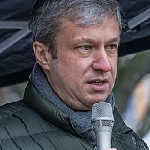 Антон Долин